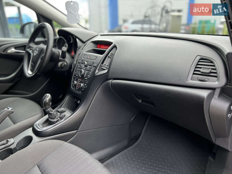 Хэтчбек Opel Astra 2011 в Малине