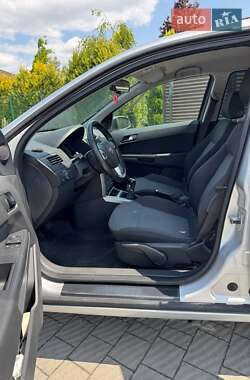 Хетчбек Opel Astra 2014 в 