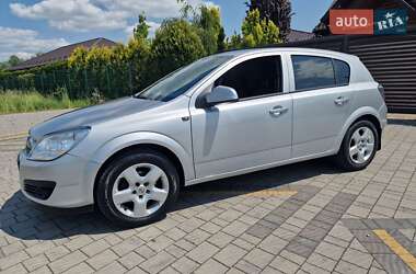 Хетчбек Opel Astra 2014 в 