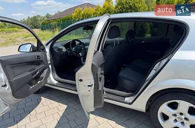 Хетчбек Opel Astra 2014 в 
