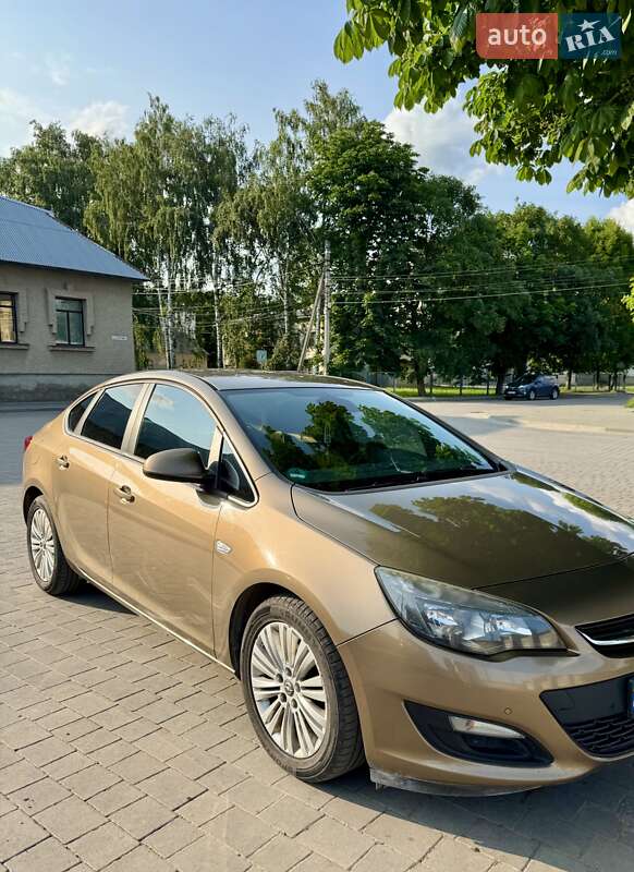 Opel Astra 2012