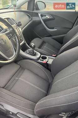 Седан Opel Astra 2012 в 