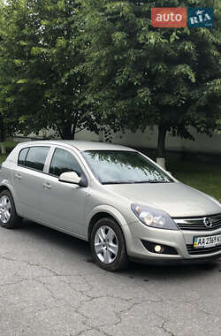 Хэтчбек Opel Astra 2011 в Киеве