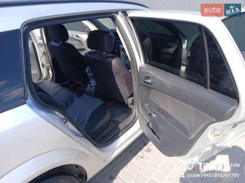 Универсал Opel Astra 2010 в 