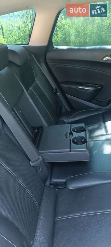 Універсал Opel Astra 2011 в Івано-Франківську