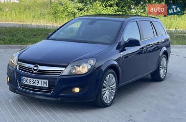 Универсал Opel Astra 2010 в Ровно