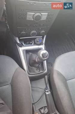 Хэтчбек Opel Astra 2004 в 