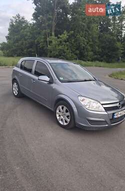 Хэтчбек Opel Astra 2004 в 