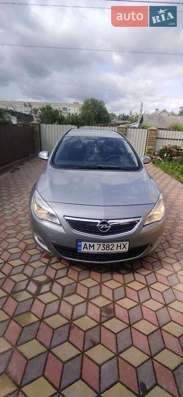 Opel Astra 2011