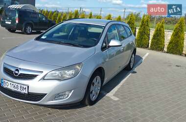 Універсал Opel Astra 2012 в Тернополі