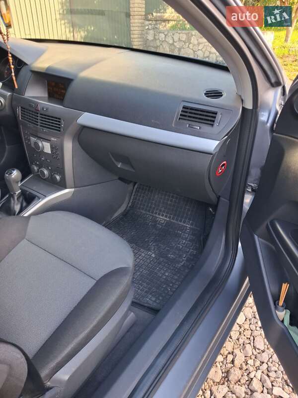 Универсал Opel Astra 2005 в Тернополе