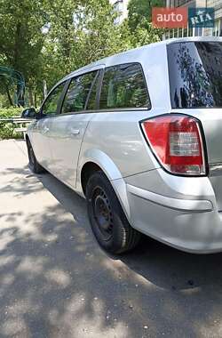 Универсал Opel Astra 2010 в 