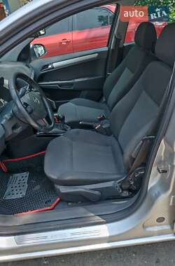 Универсал Opel Astra 2010 в 