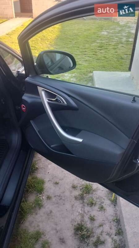 Хэтчбек Opel Astra 2011 в Радехове