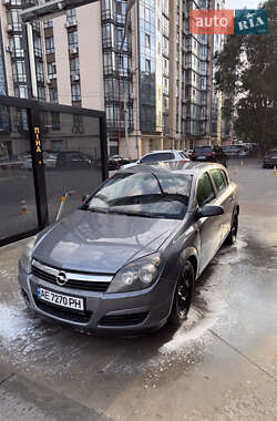 Хетчбек Opel Astra 2004 в Дніпрі