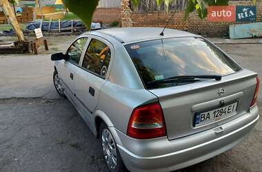 Хэтчбек Opel Astra 1998 в 
