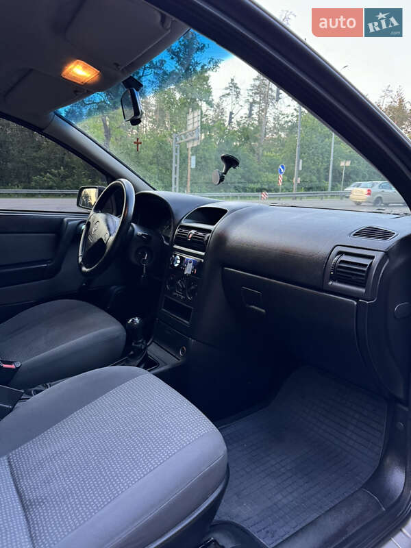 Седан Opel Astra 2006 в Киеве