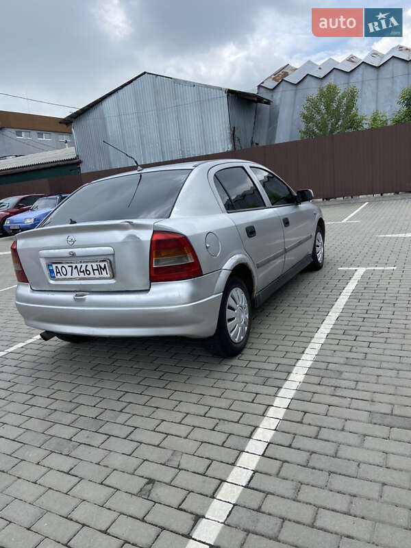 Седан Opel Astra 2000 в Черкассах