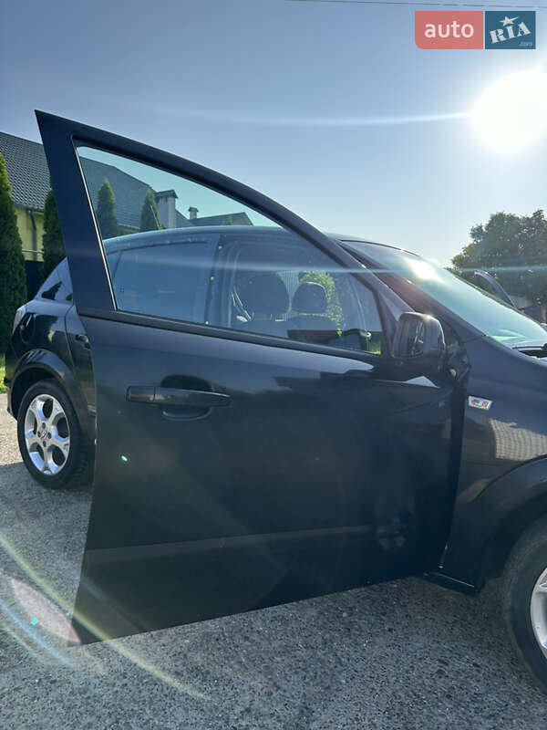 Хэтчбек Opel Astra 2007 в Черновцах