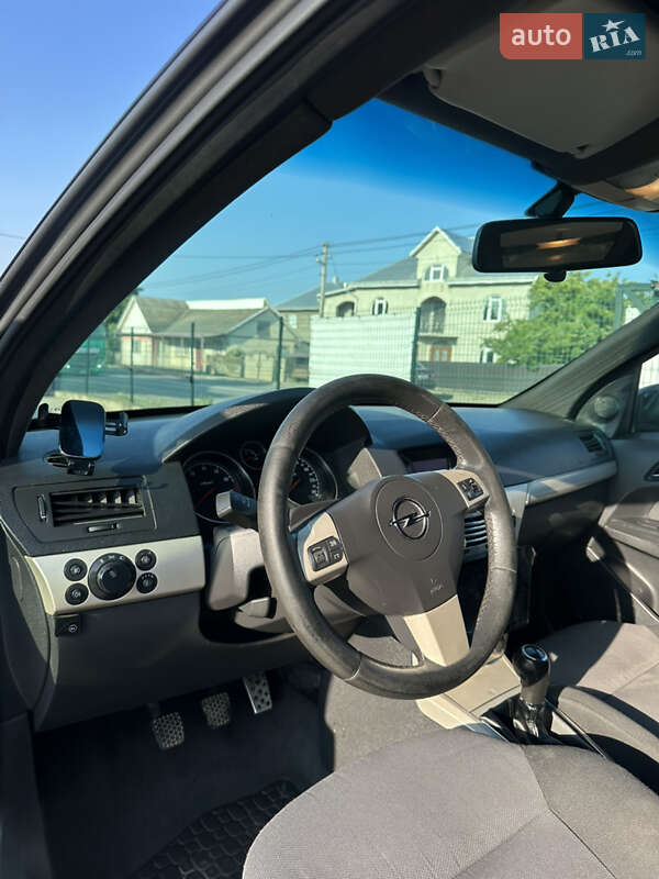 Хэтчбек Opel Astra 2007 в Черновцах