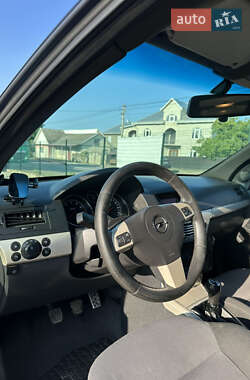 Хэтчбек Opel Astra 2007 в 