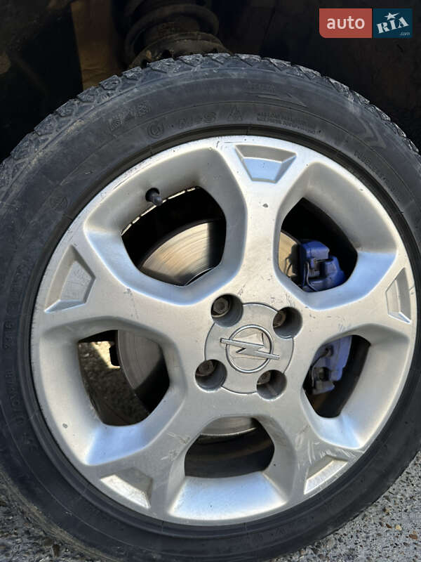 Хэтчбек Opel Astra 2007 в Черновцах