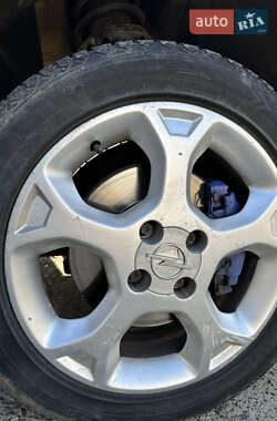 Хэтчбек Opel Astra 2007 в 