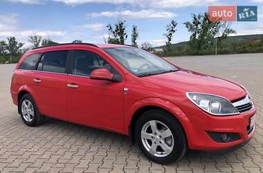 Універсал Opel Astra 2010 в Чернівцях
