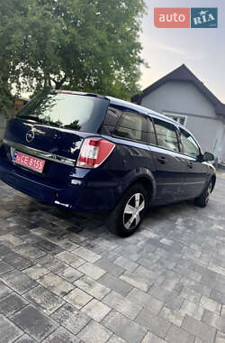 Универсал Opel Astra 2010 в 