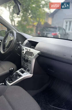 Универсал Opel Astra 2010 в 