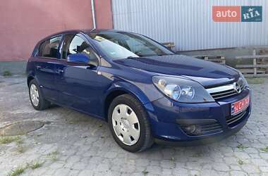 Хетчбек Opel Astra 2006 в Надвірній