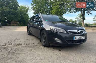 Универсал Opel Astra 2012 в Ивано-Франковске