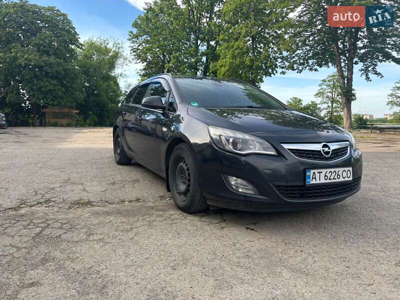 Универсал Opel Astra 2012 в 