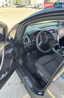 Универсал Opel Astra 2013 в 