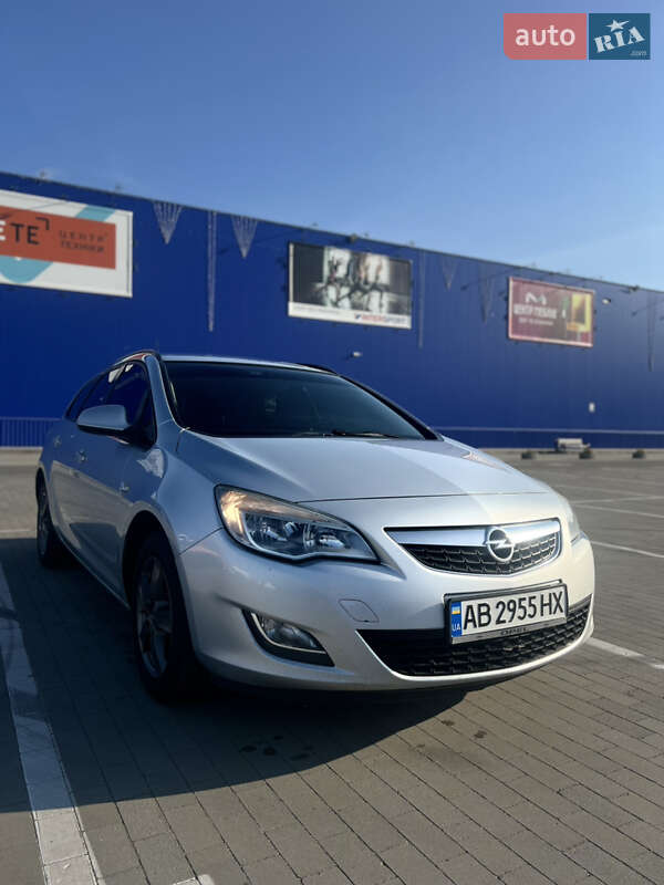 Универсал Opel Astra 2011 в 