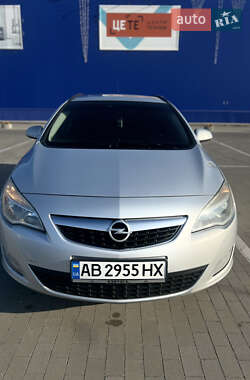 Универсал Opel Astra 2011 в 