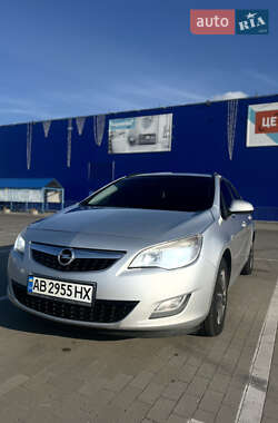 Универсал Opel Astra 2011 в 