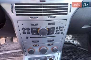 Універсал Opel Astra 2011 в 