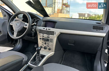 Універсал Opel Astra 2009 в Дрогобичі