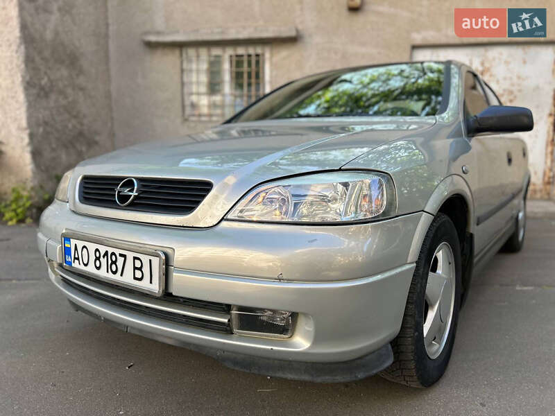 Седан Opel Astra 2006 в 