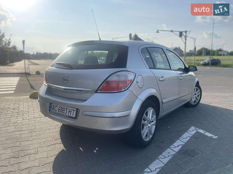Хэтчбек Opel Astra 2005 в Луцке