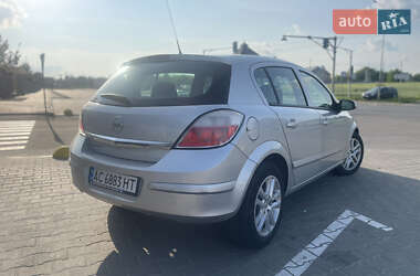 Хэтчбек Opel Astra 2005 в 