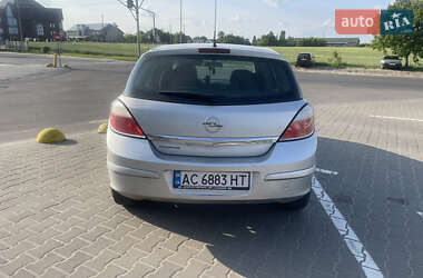 Хэтчбек Opel Astra 2005 в 