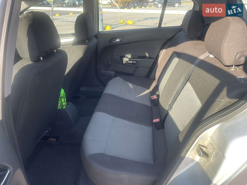 Хэтчбек Opel Astra 2005 в Луцке
