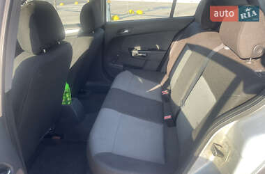 Хэтчбек Opel Astra 2005 в 