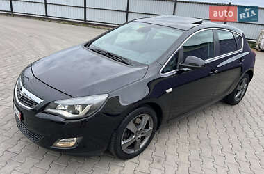 Хэтчбек Opel Astra 2010 в 