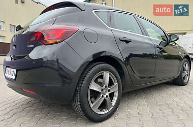 Хэтчбек Opel Astra 2010 в 