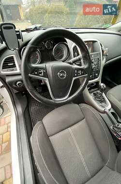 Универсал Opel Astra 2011 в 