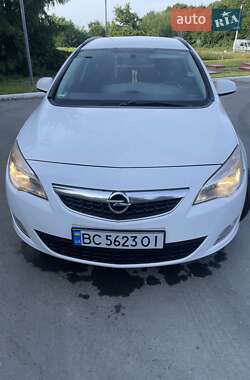 Универсал Opel Astra 2011 в 