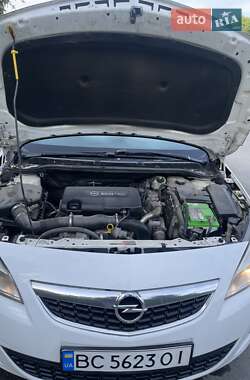 Универсал Opel Astra 2011 в 